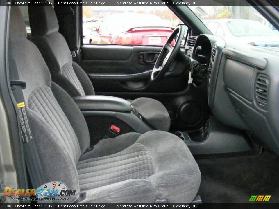 2000 Chevrolet Blazer LS 4x4 Light Pewter Metallic / Beige Photo #13