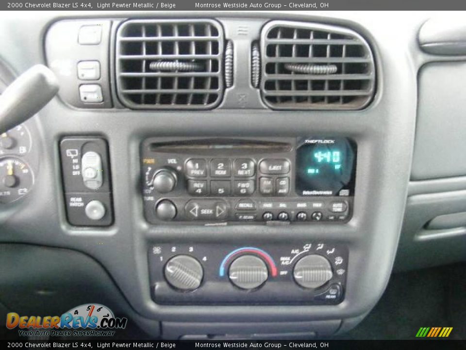 2000 Chevrolet Blazer LS 4x4 Light Pewter Metallic / Beige Photo #19