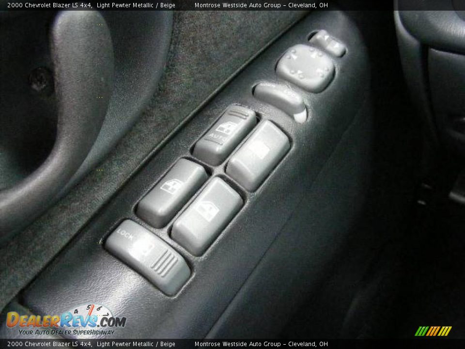 2000 Chevrolet Blazer LS 4x4 Light Pewter Metallic / Beige Photo #22