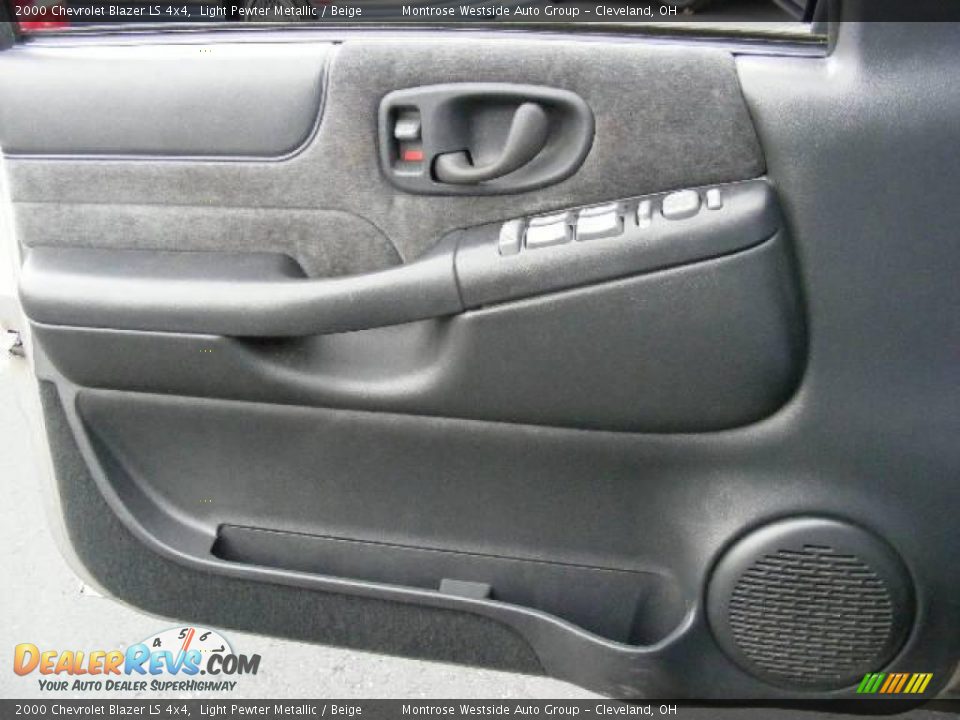 2000 Chevrolet Blazer LS 4x4 Light Pewter Metallic / Beige Photo #23