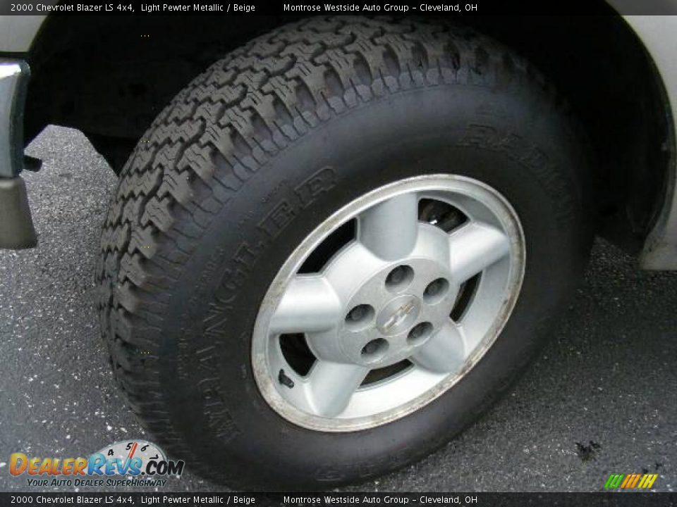 2000 Chevrolet Blazer LS 4x4 Light Pewter Metallic / Beige Photo #27