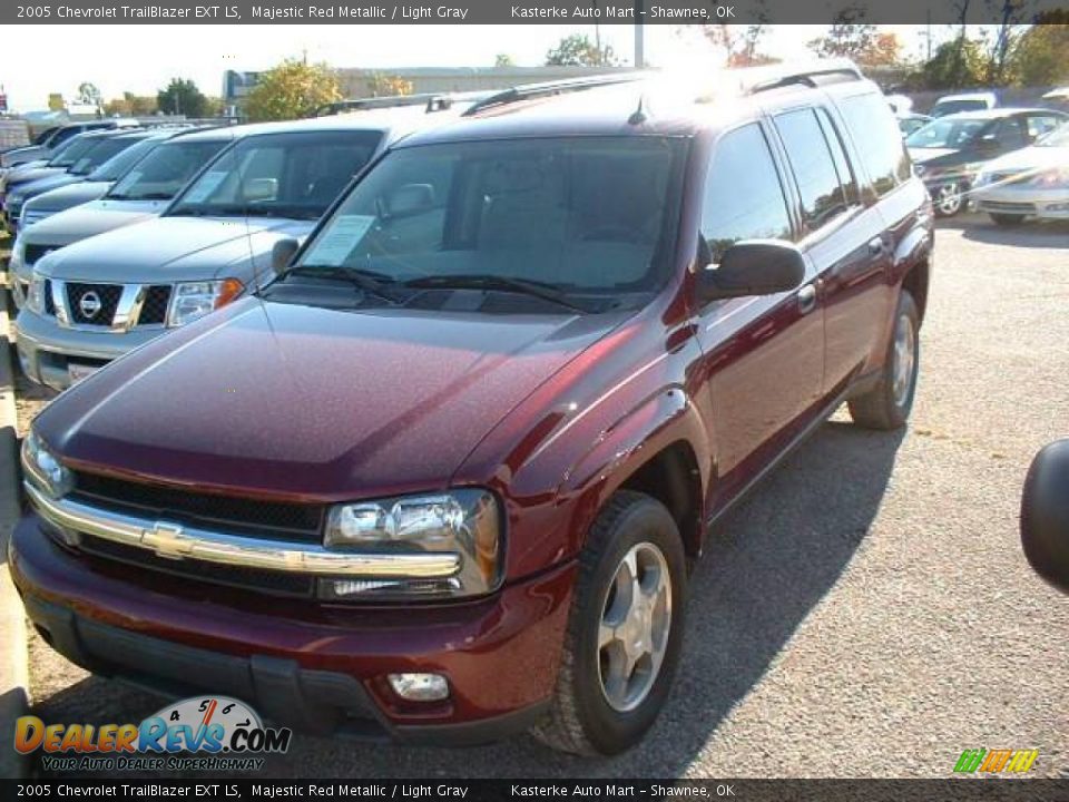 2005 Chevrolet TrailBlazer EXT LS Majestic Red Metallic / Light Gray Photo #1
