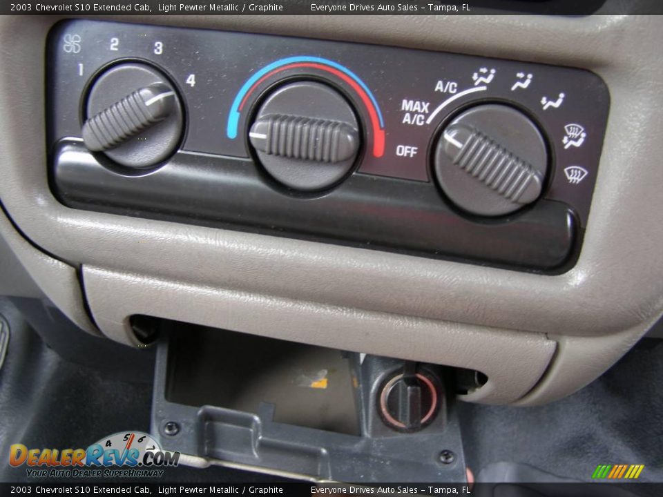 2003 Chevrolet S10 Extended Cab Light Pewter Metallic / Graphite Photo #15