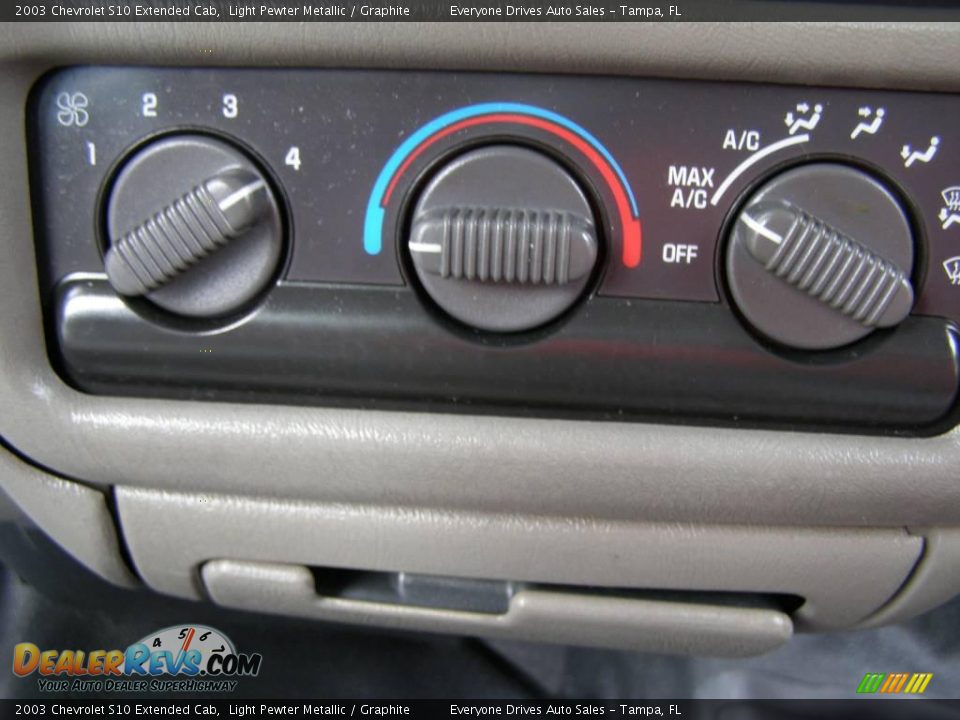 2003 Chevrolet S10 Extended Cab Light Pewter Metallic / Graphite Photo #16
