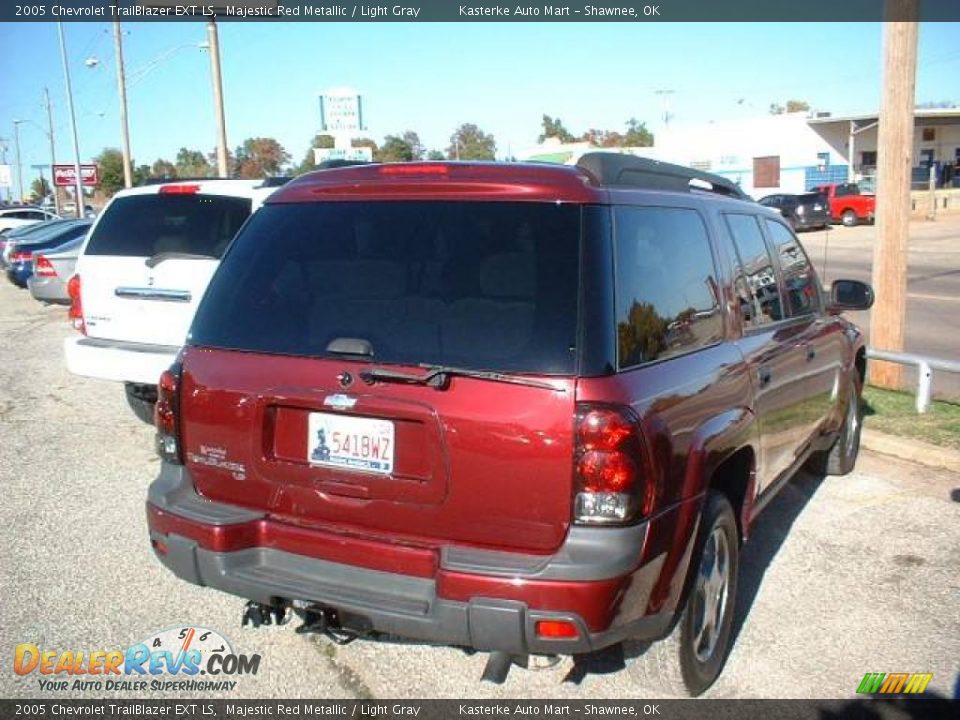 2005 Chevrolet TrailBlazer EXT LS Majestic Red Metallic / Light Gray Photo #4