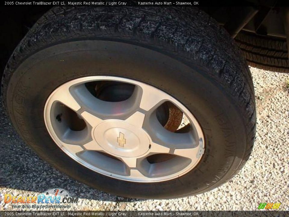 2005 Chevrolet TrailBlazer EXT LS Majestic Red Metallic / Light Gray Photo #5