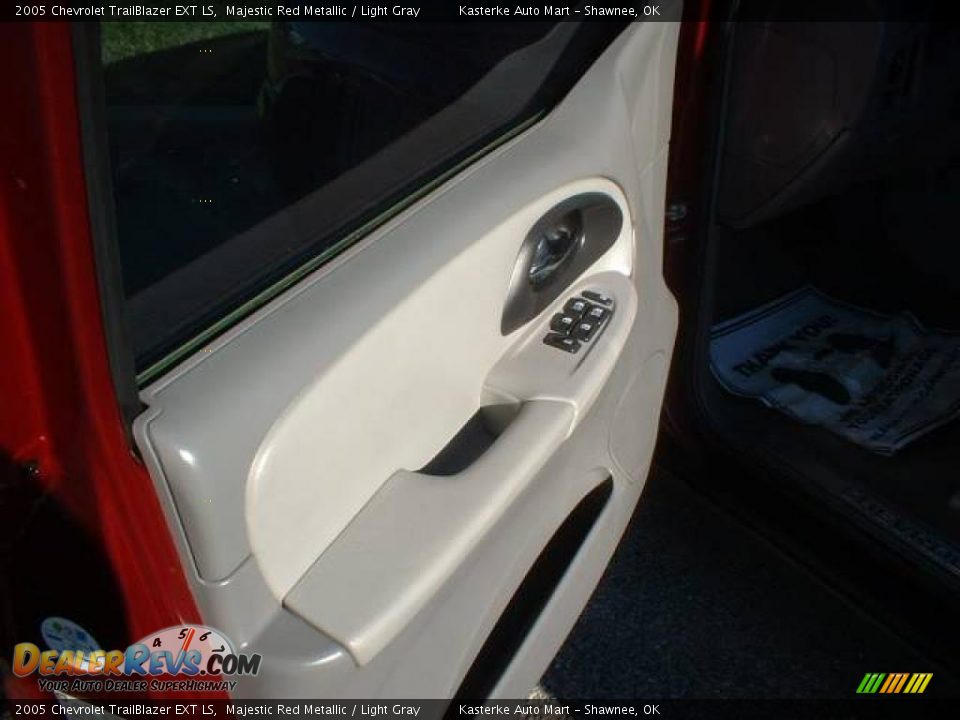 2005 Chevrolet TrailBlazer EXT LS Majestic Red Metallic / Light Gray Photo #7