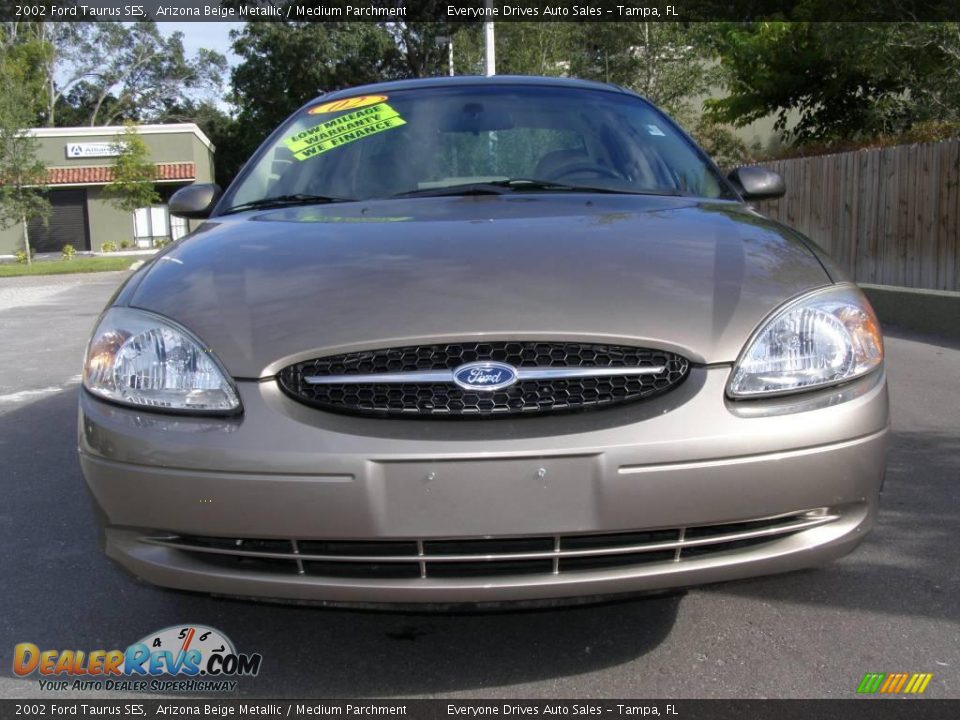 2002 Ford Taurus SES Arizona Beige Metallic / Medium Parchment Photo #2