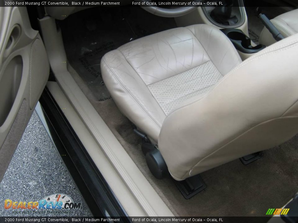 2000 Ford Mustang GT Convertible Black / Medium Parchment Photo #18