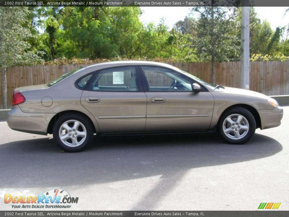 2002 Ford Taurus SES Arizona Beige Metallic / Medium Parchment Photo #7