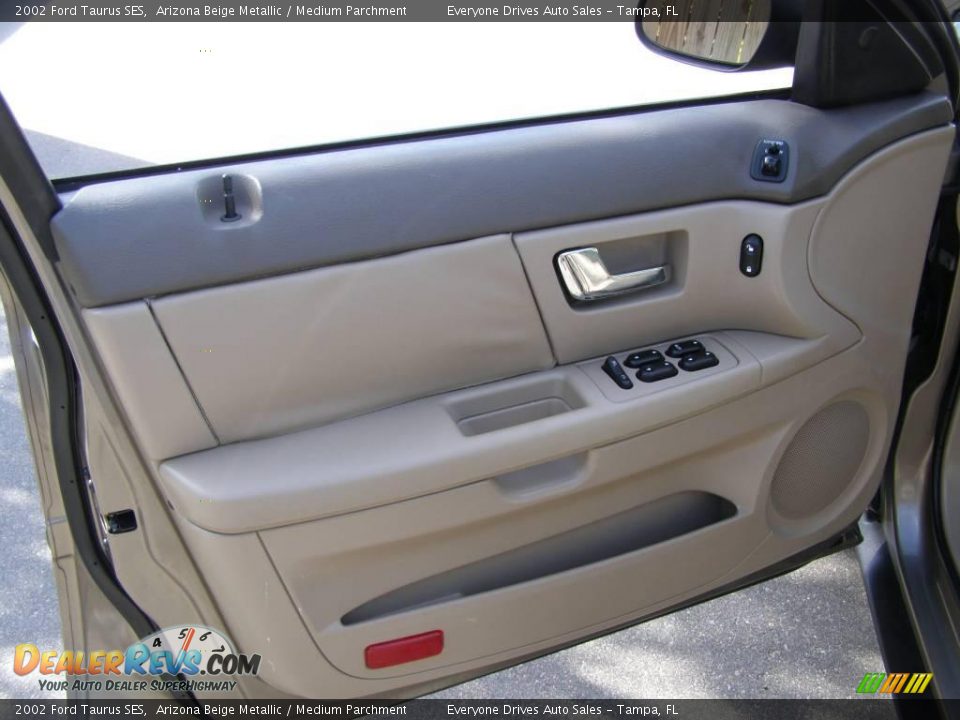 2002 Ford Taurus SES Arizona Beige Metallic / Medium Parchment Photo #10