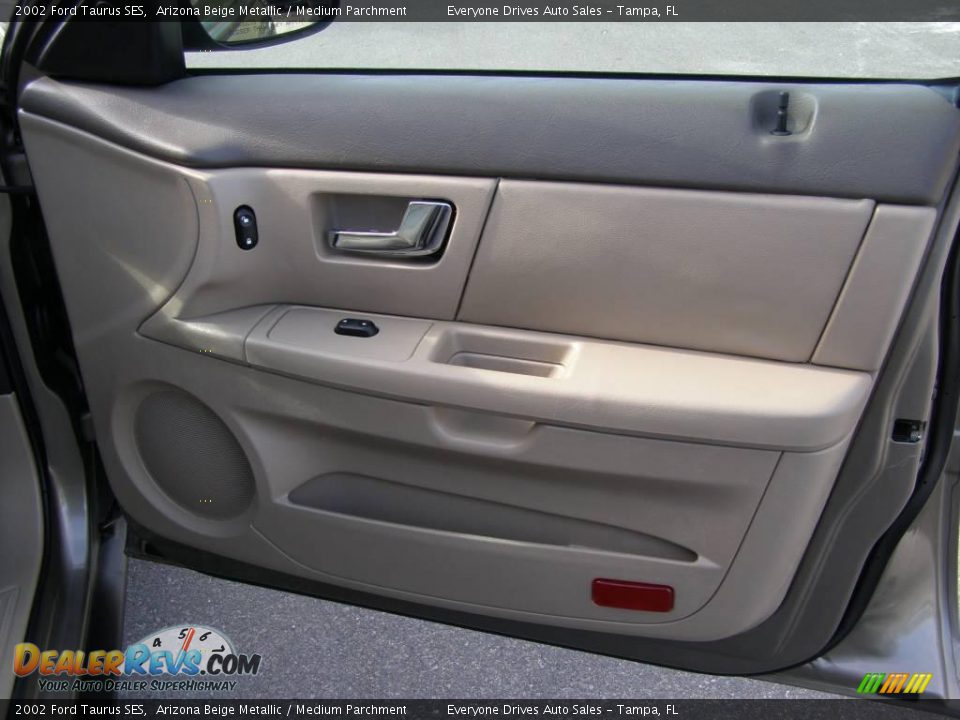 2002 Ford Taurus SES Arizona Beige Metallic / Medium Parchment Photo #11