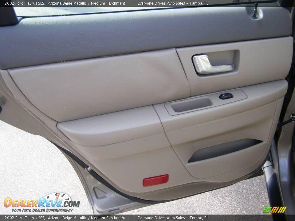2002 Ford Taurus SES Arizona Beige Metallic / Medium Parchment Photo #12