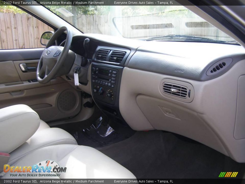 2002 Ford Taurus SES Arizona Beige Metallic / Medium Parchment Photo #14