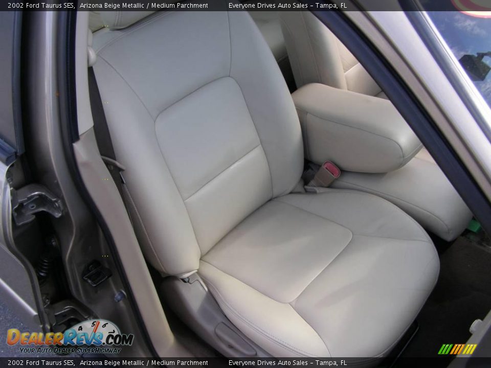 2002 Ford Taurus SES Arizona Beige Metallic / Medium Parchment Photo #15