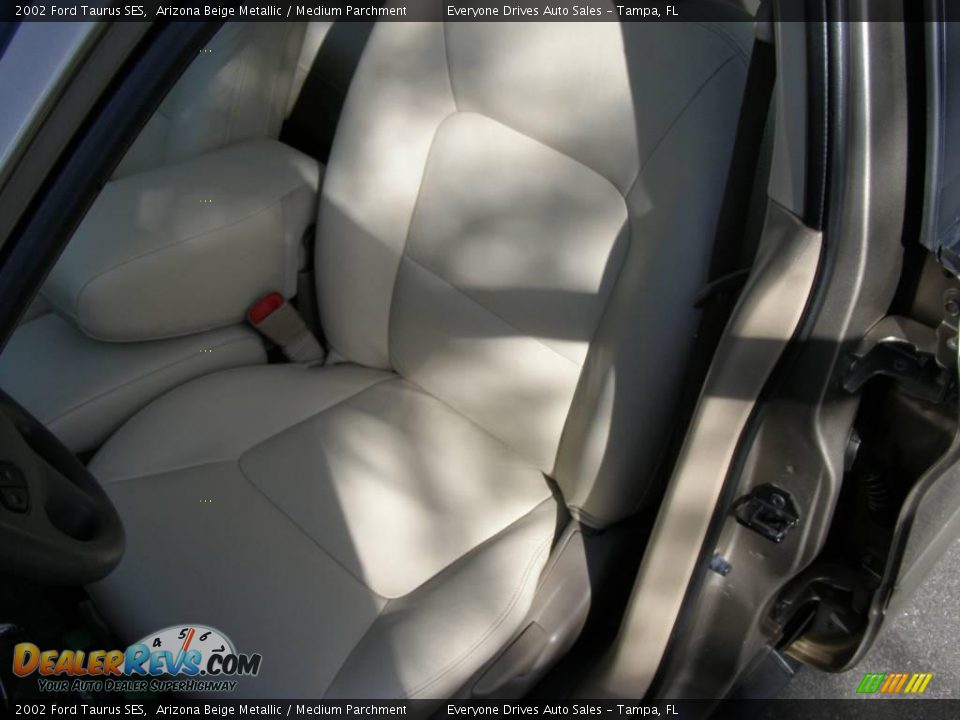 2002 Ford Taurus SES Arizona Beige Metallic / Medium Parchment Photo #16