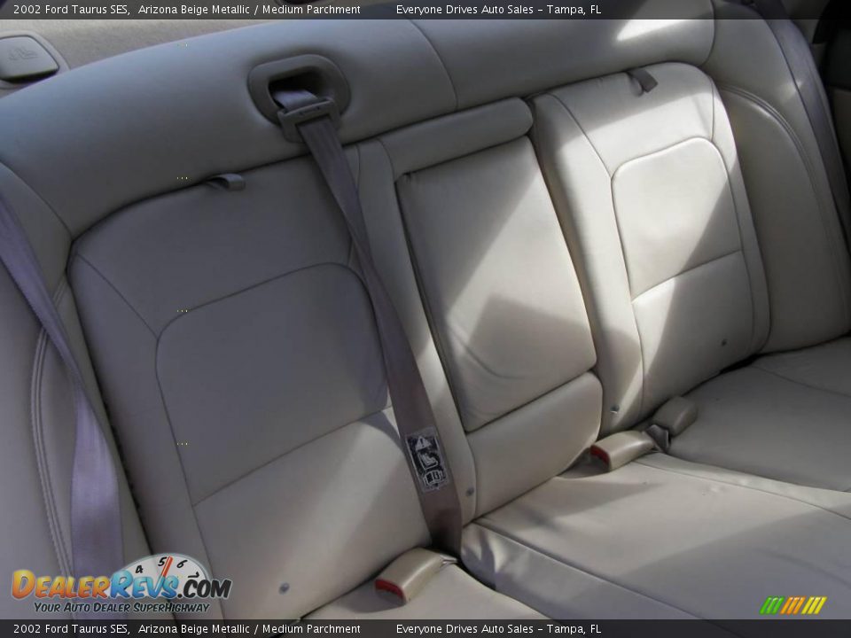 2002 Ford Taurus SES Arizona Beige Metallic / Medium Parchment Photo #17