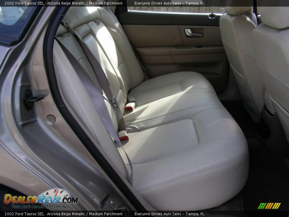 2002 Ford Taurus SES Arizona Beige Metallic / Medium Parchment Photo #18