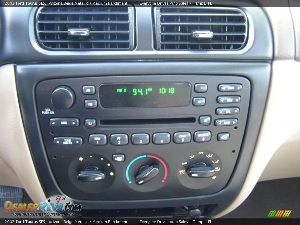 2002 Ford Taurus SES Arizona Beige Metallic / Medium Parchment Photo #22