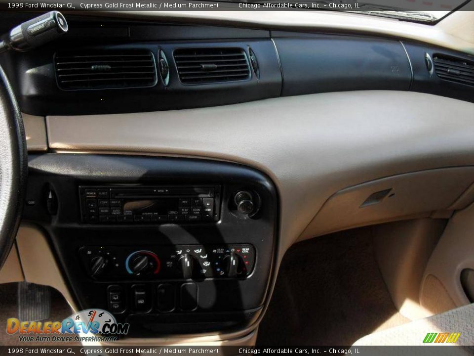 1998 Ford Windstar GL Cypress Gold Frost Metallic / Medium Parchment Photo #13