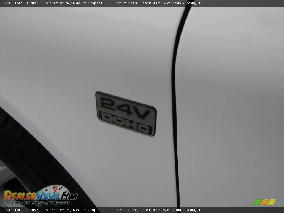 2001 Ford Taurus SEL Vibrant White / Medium Graphite Photo #12
