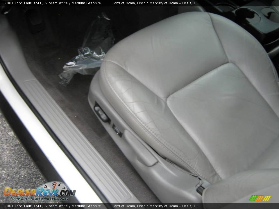 2001 Ford Taurus SEL Vibrant White / Medium Graphite Photo #15
