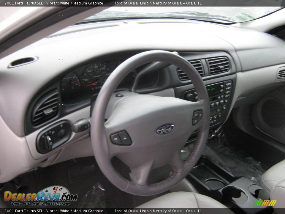 2001 Ford Taurus SEL Vibrant White / Medium Graphite Photo #16