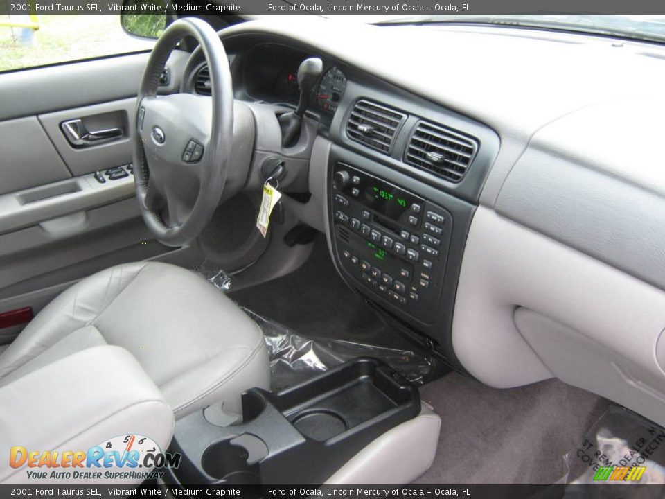 2001 Ford Taurus SEL Vibrant White / Medium Graphite Photo #17