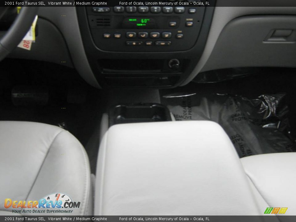 2001 Ford Taurus SEL Vibrant White / Medium Graphite Photo #22