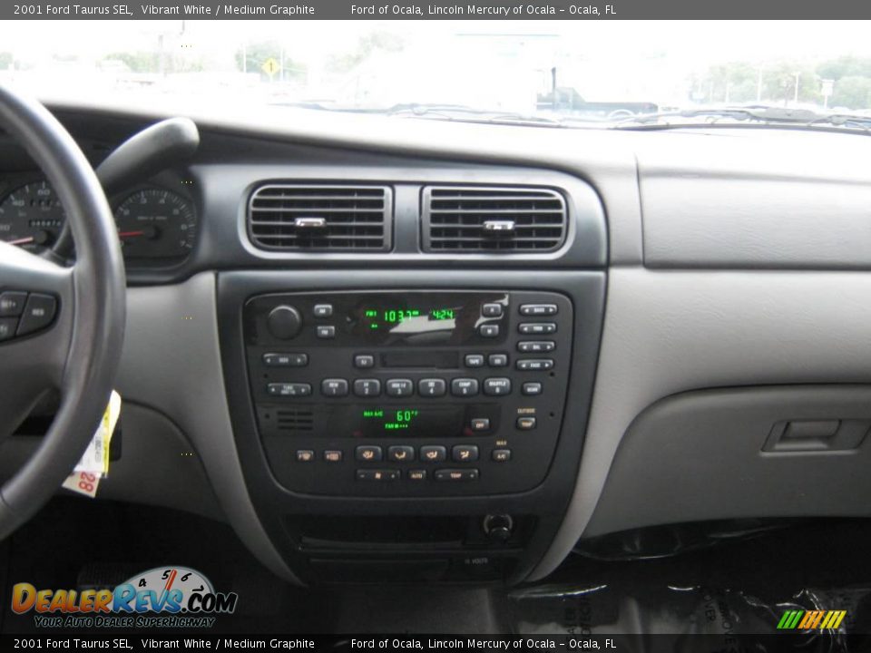 2001 Ford Taurus SEL Vibrant White / Medium Graphite Photo #23