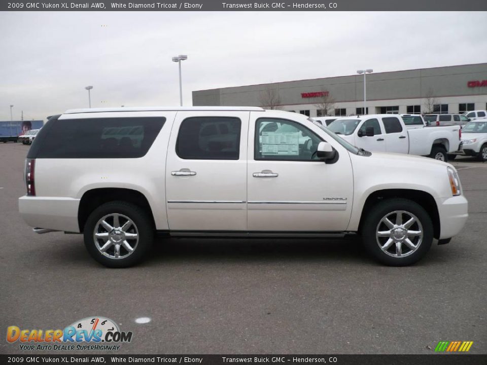 2009 GMC Yukon XL Denali AWD White Diamond Tricoat / Ebony Photo #3