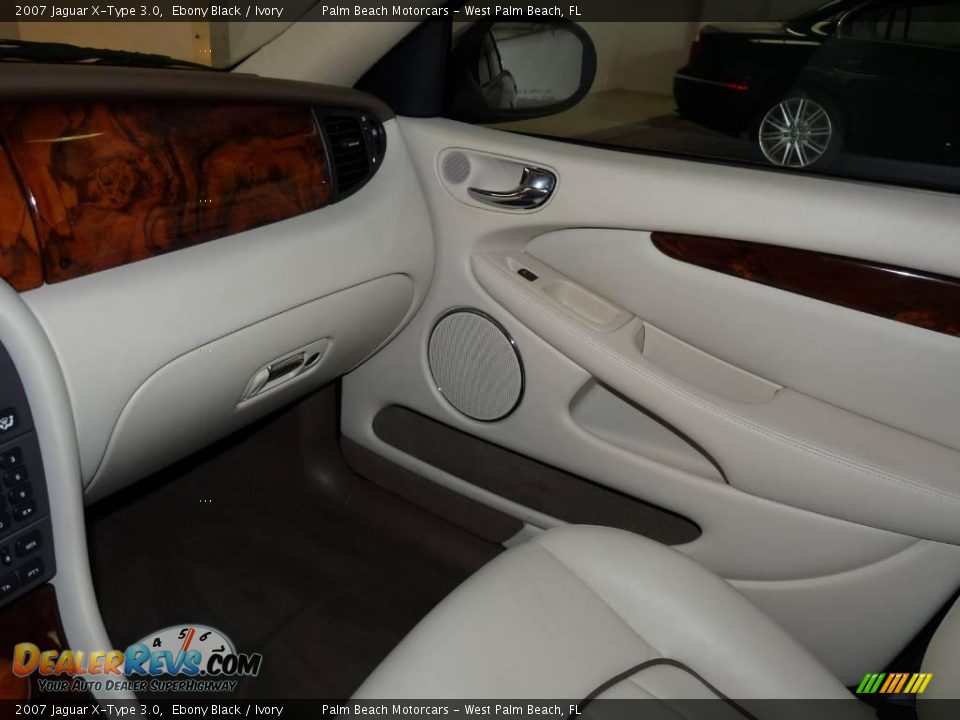 2007 Jaguar X-Type 3.0 Ebony Black / Ivory Photo #30