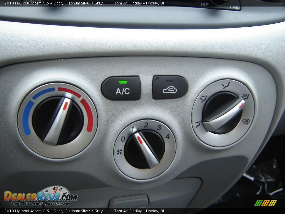 2010 Hyundai Accent GLS 4 Door Platinum Silver / Gray Photo #14