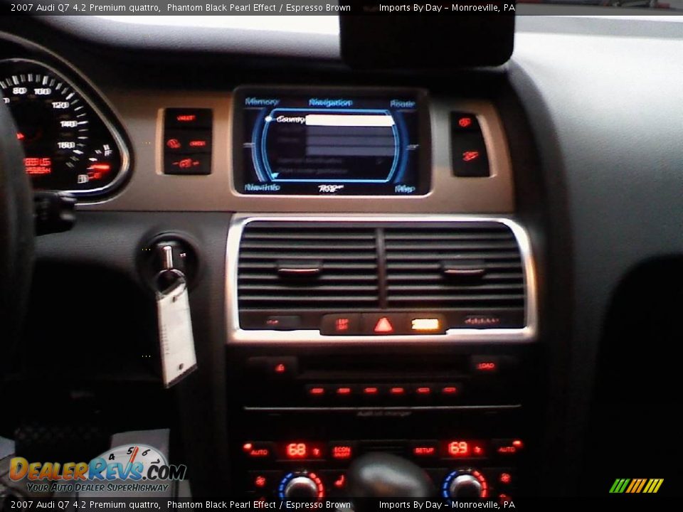 2007 Audi Q7 4.2 Premium quattro Phantom Black Pearl Effect / Espresso Brown Photo #17