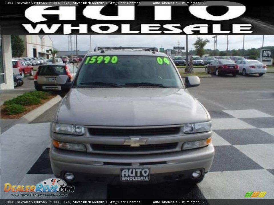 2004 Chevrolet Suburban 1500 LT 4x4 Silver Birch Metallic / Gray/Dark Charcoal Photo #2