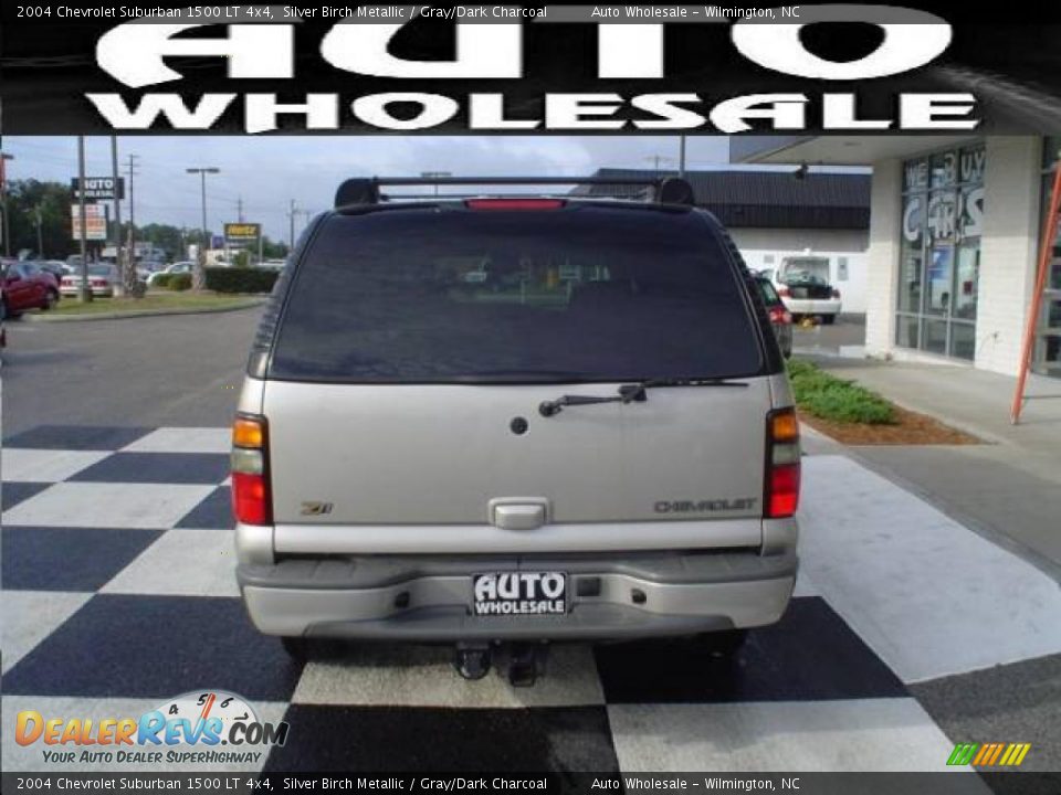 2004 Chevrolet Suburban 1500 LT 4x4 Silver Birch Metallic / Gray/Dark Charcoal Photo #3