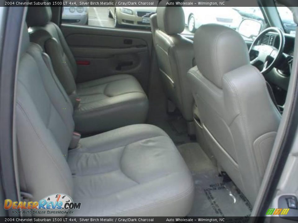 2004 Chevrolet Suburban 1500 LT 4x4 Silver Birch Metallic / Gray/Dark Charcoal Photo #7