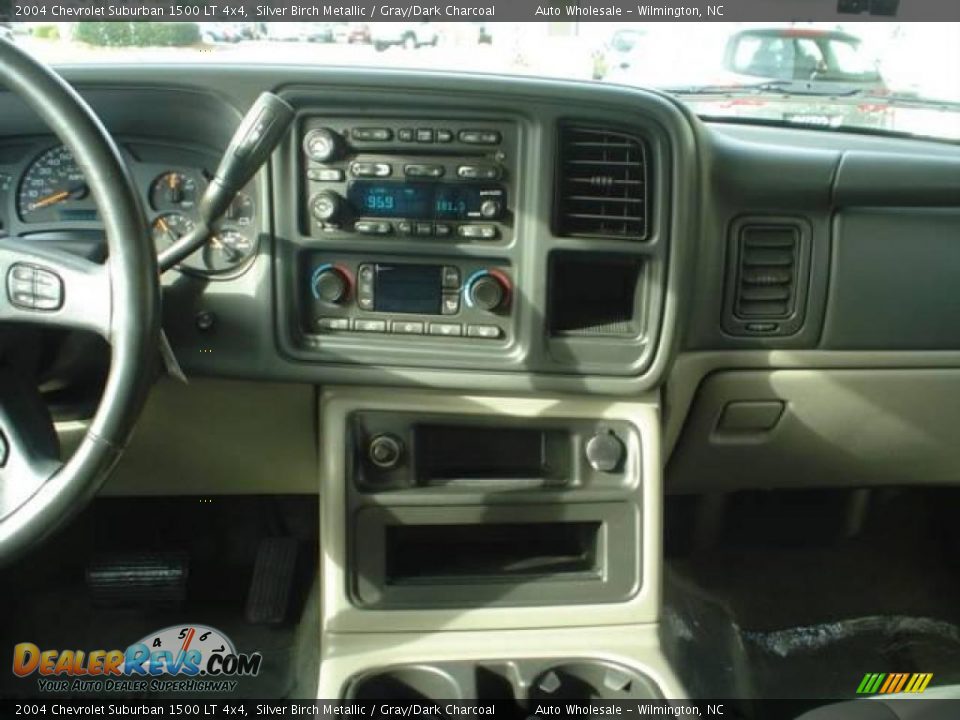 2004 Chevrolet Suburban 1500 LT 4x4 Silver Birch Metallic / Gray/Dark Charcoal Photo #8
