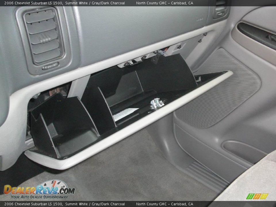 2006 Chevrolet Suburban LS 1500 Summit White / Gray/Dark Charcoal Photo #16