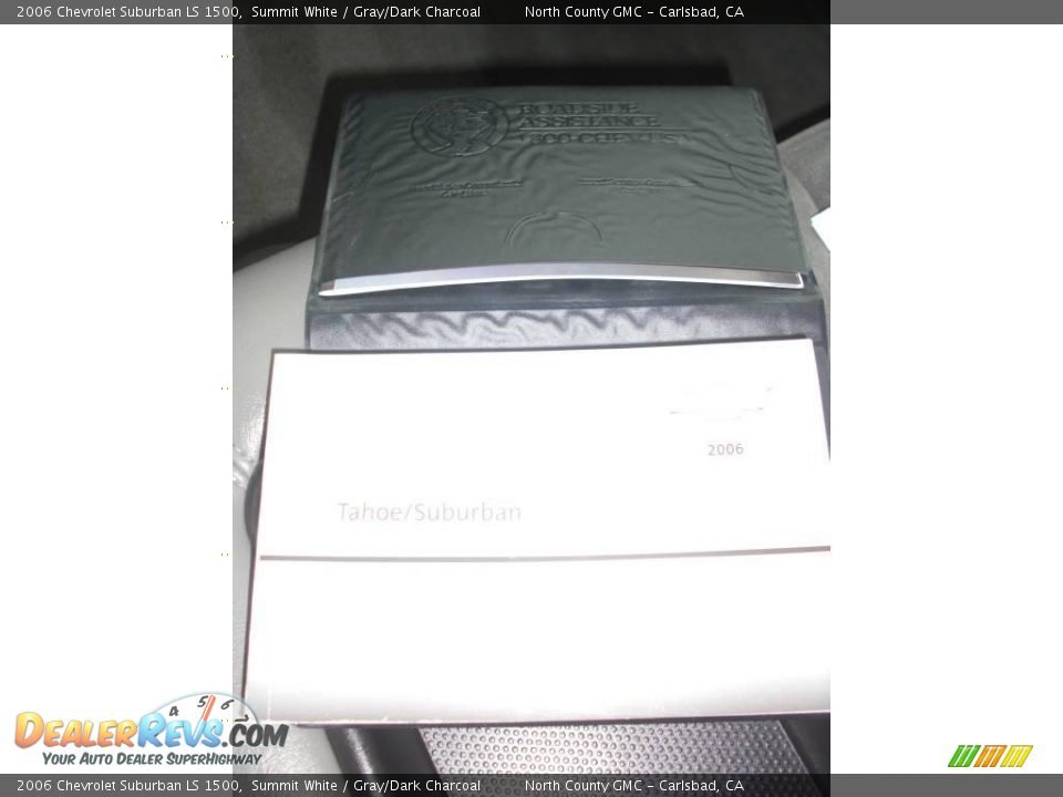 2006 Chevrolet Suburban LS 1500 Summit White / Gray/Dark Charcoal Photo #17