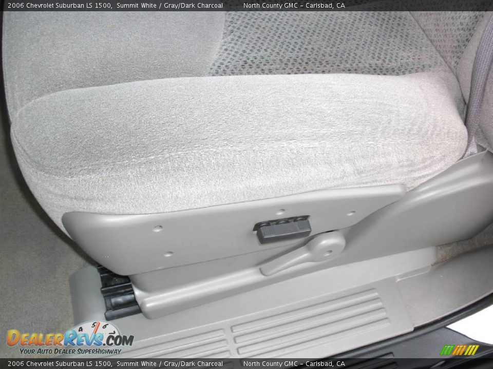 2006 Chevrolet Suburban LS 1500 Summit White / Gray/Dark Charcoal Photo #24