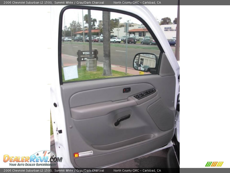 2006 Chevrolet Suburban LS 1500 Summit White / Gray/Dark Charcoal Photo #26