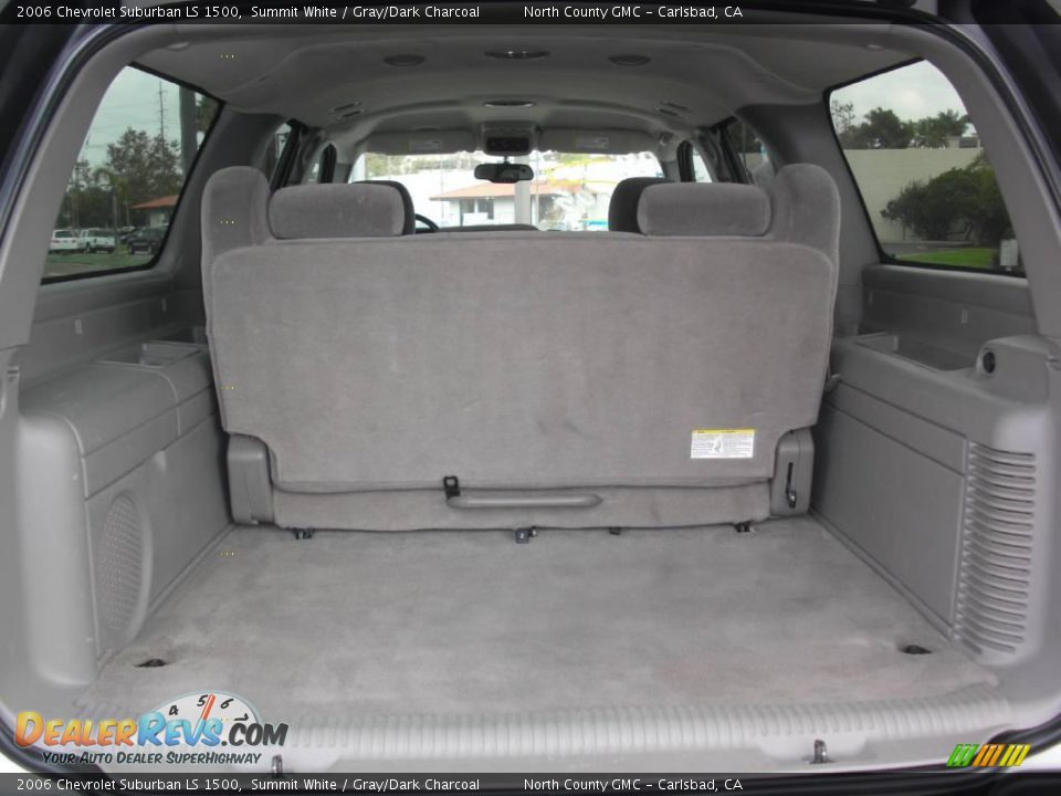 2006 Chevrolet Suburban LS 1500 Summit White / Gray/Dark Charcoal Photo #31