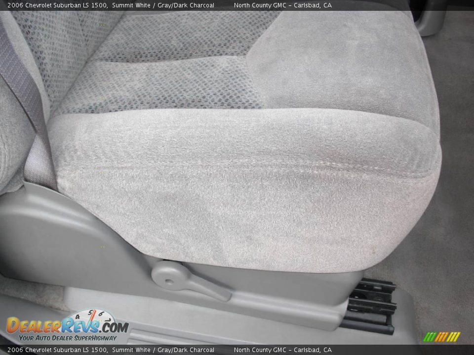 2006 Chevrolet Suburban LS 1500 Summit White / Gray/Dark Charcoal Photo #36