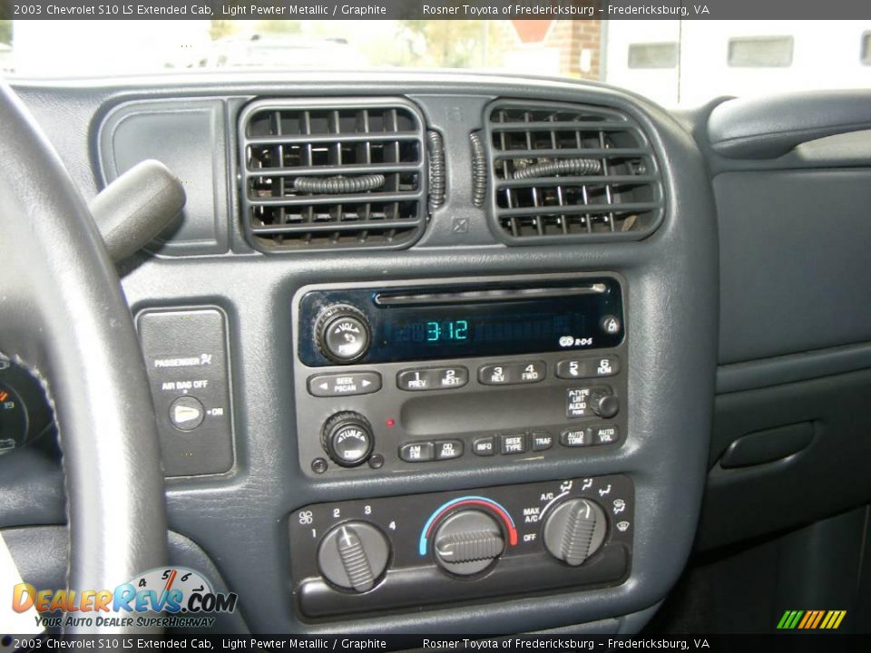 2003 Chevrolet S10 LS Extended Cab Light Pewter Metallic / Graphite Photo #10