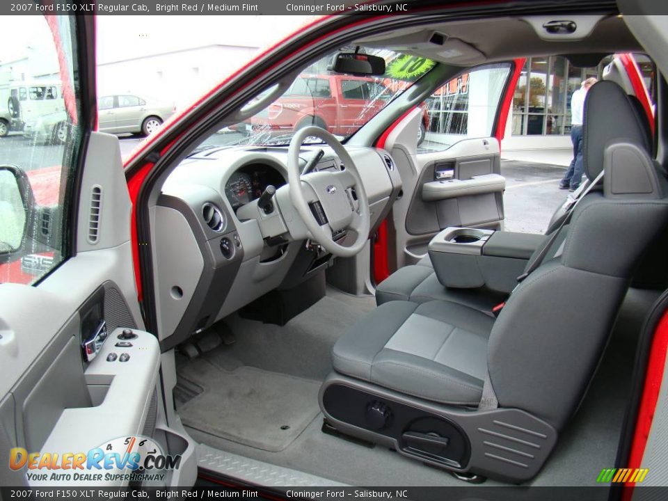 2007 Ford F150 XLT Regular Cab Bright Red / Medium Flint Photo #8