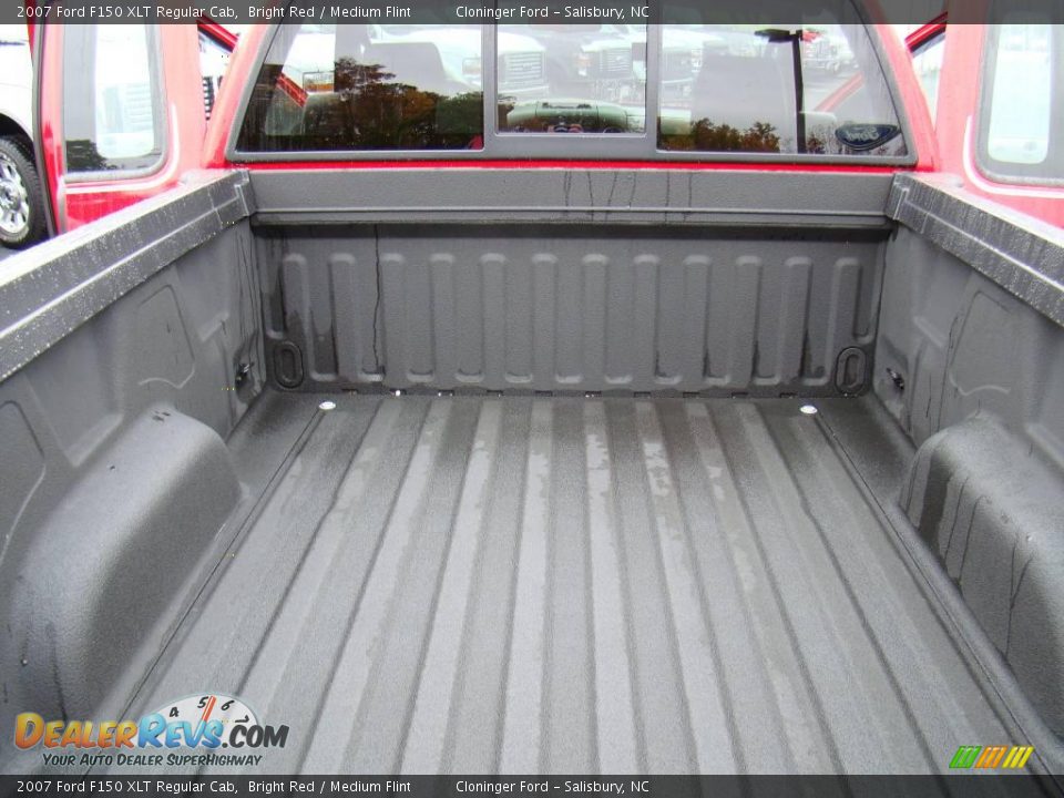 2007 Ford F150 XLT Regular Cab Bright Red / Medium Flint Photo #10