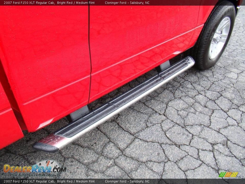 2007 Ford F150 XLT Regular Cab Bright Red / Medium Flint Photo #14