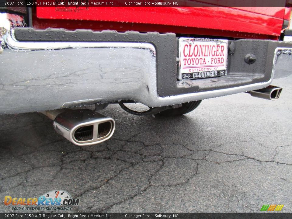 2007 Ford F150 XLT Regular Cab Bright Red / Medium Flint Photo #16