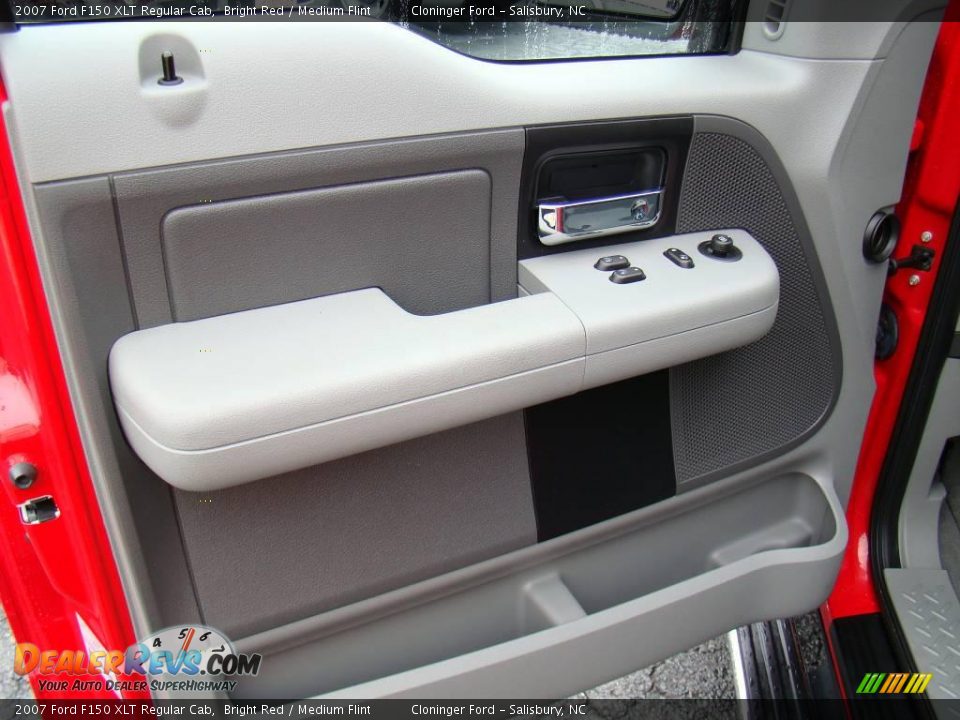 2007 Ford F150 XLT Regular Cab Bright Red / Medium Flint Photo #17